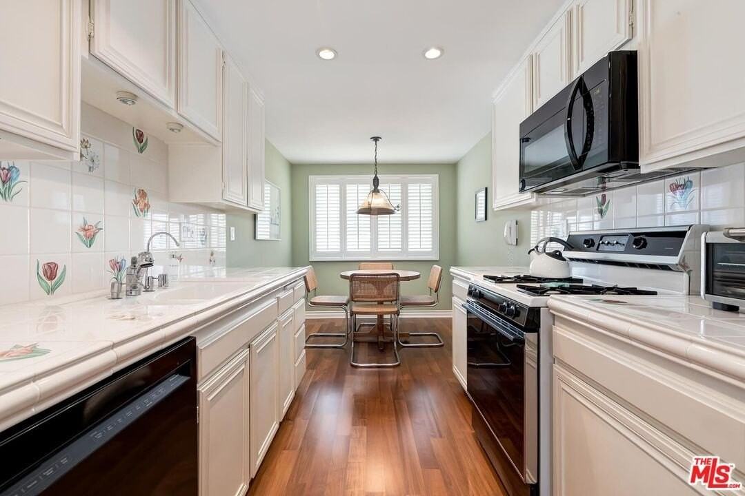 17171 Palisades Circle - Photo 4 of 29