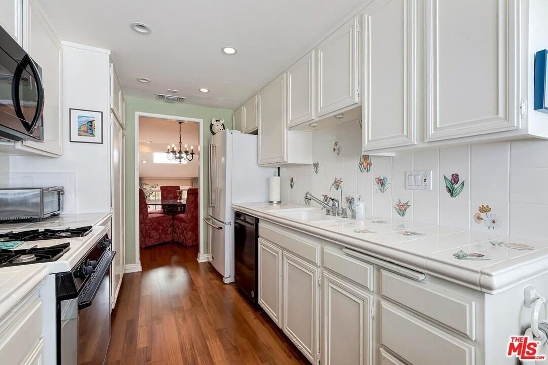 17171 Palisades Circle - Photo 6 of 29