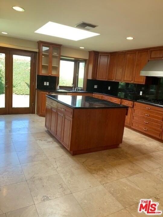 3530 South Bentley Avenue - Photo 2 of 16