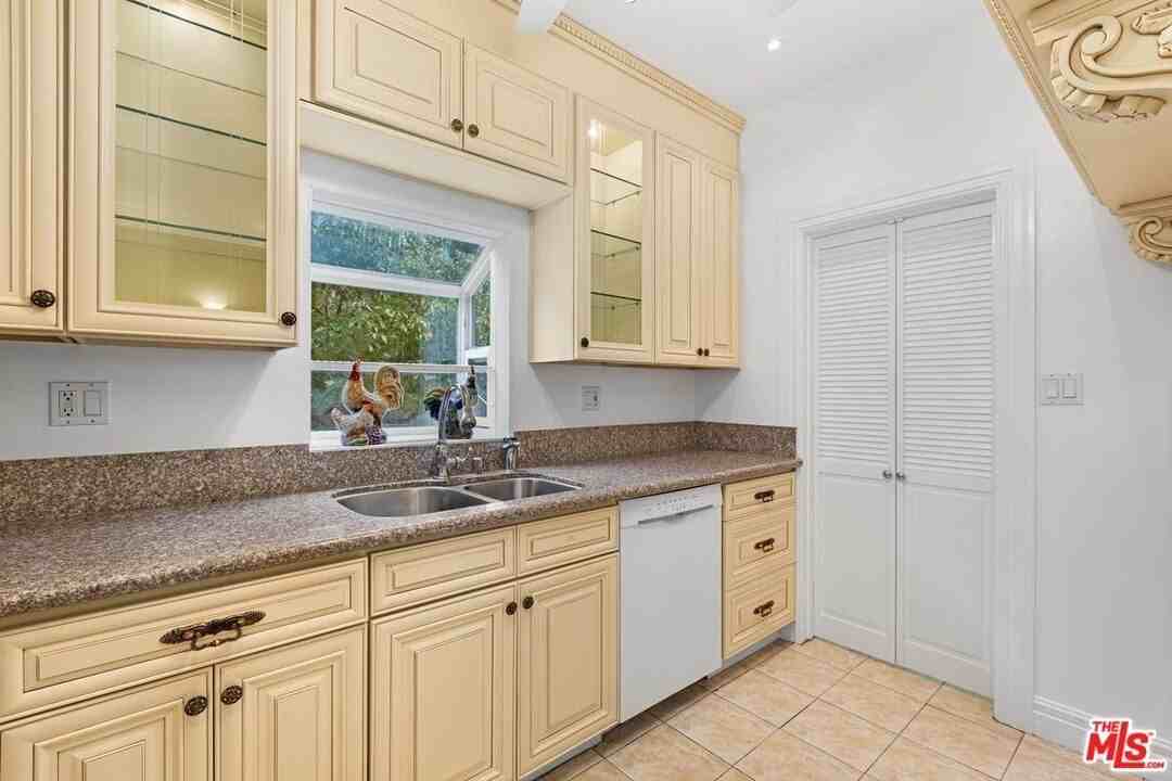 6366 West 6th Street - Photo 5 of 18