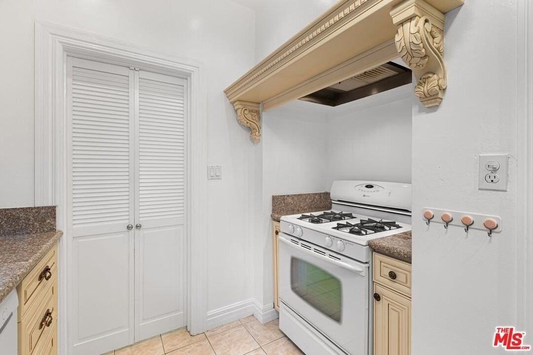 6366 West 6th Street - Photo 7 of 18