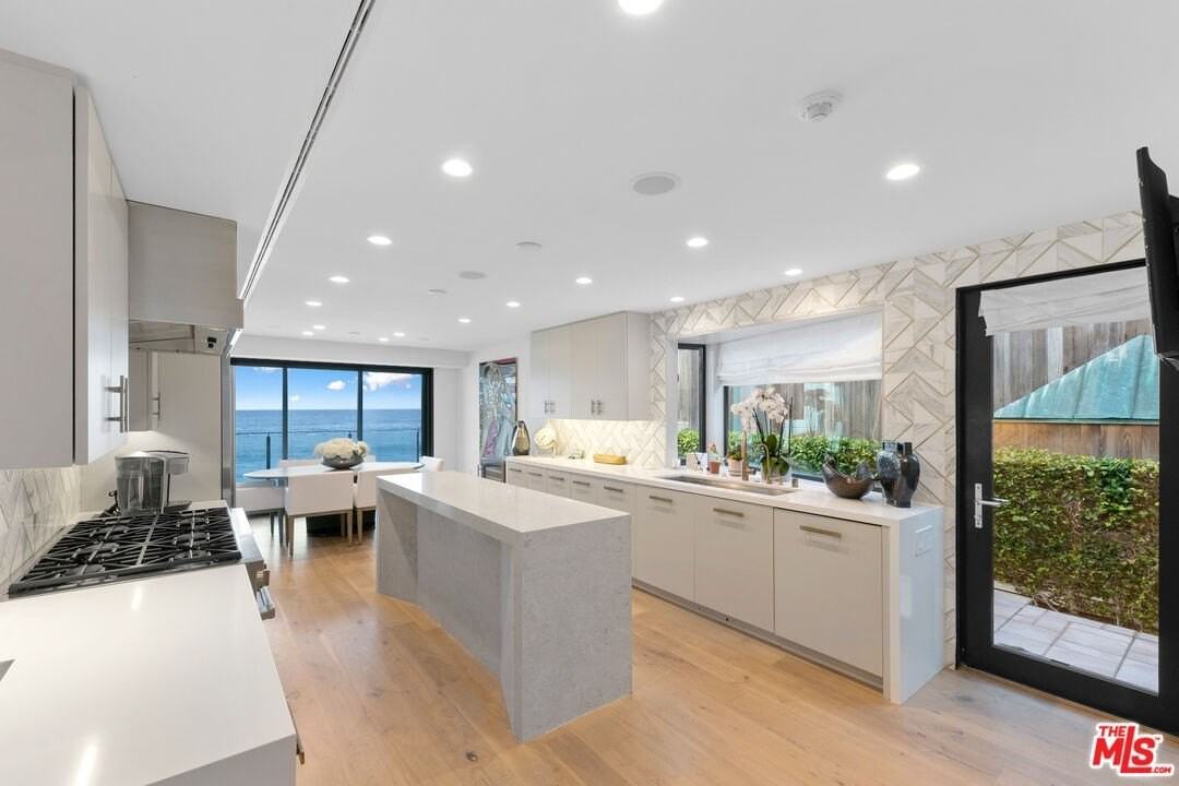 24146 Malibu Road - Photo 4 of 35