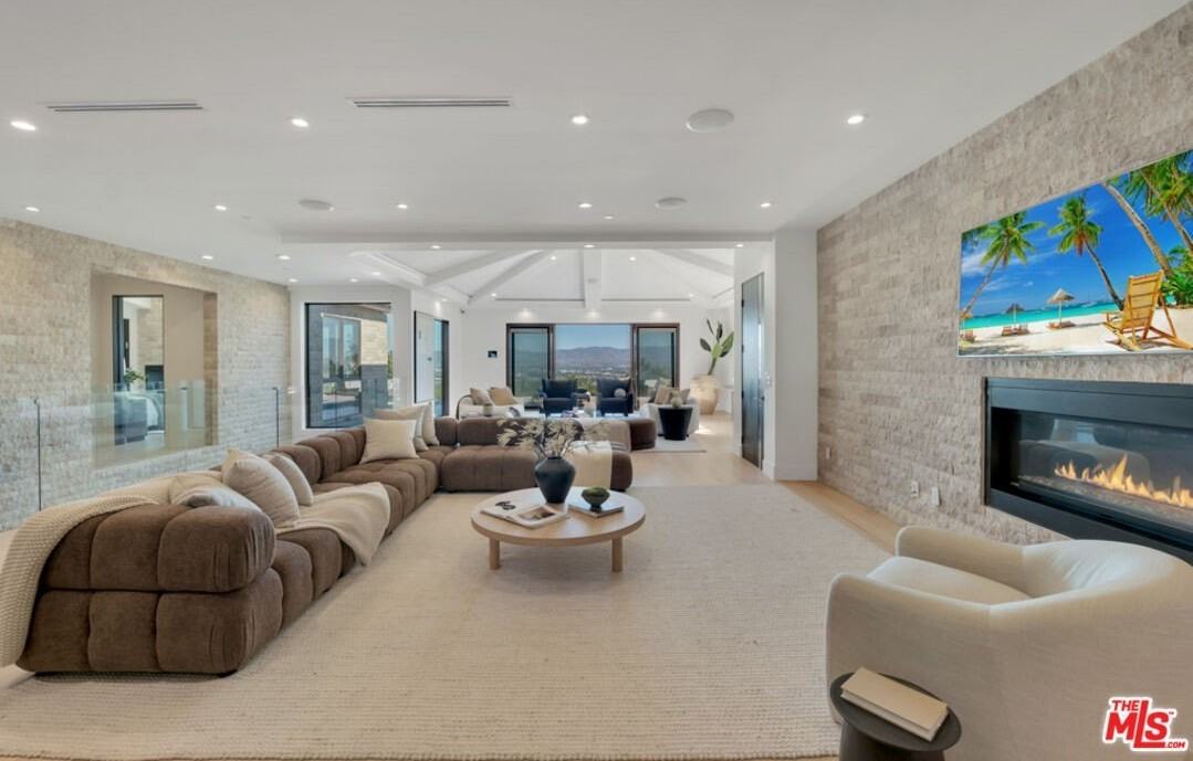 3116 Elvido Drive - Photo 6 of 50