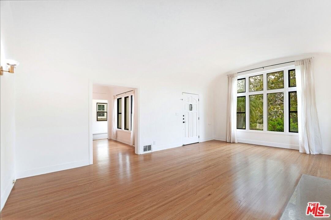 449 S Citrus Ave - Photo 5 of 28