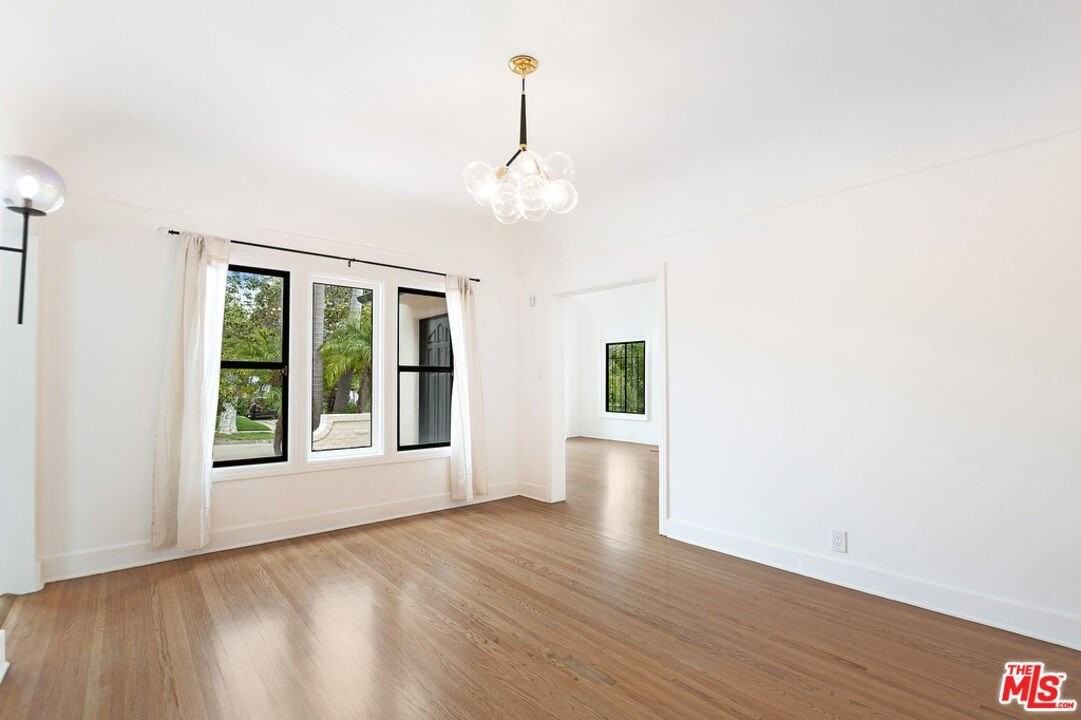 449 S Citrus Ave - Photo 6 of 28