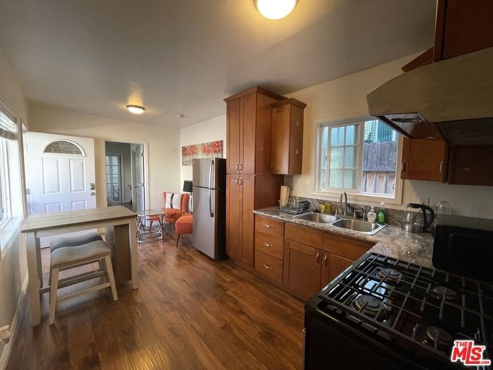 1141 24th Street - Photo 2 of 25