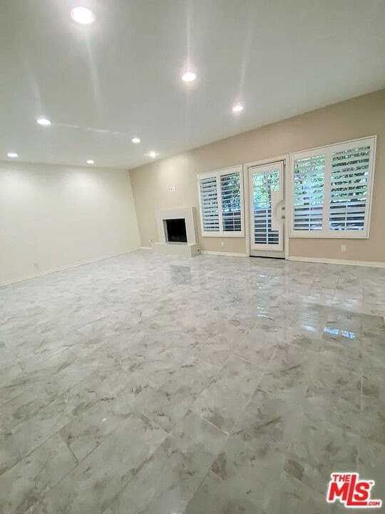 5200 White Oak Avenue #36 - Photo 4 of 16