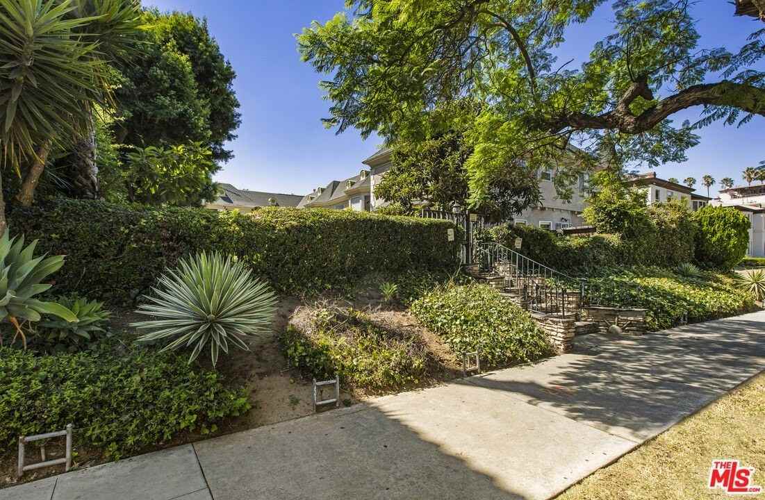 1147 South Westmoreland Avenue #2 - Photo 2 of 36