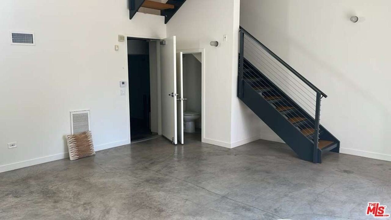 800 Hampton Drive #H - Photo 3 of 15