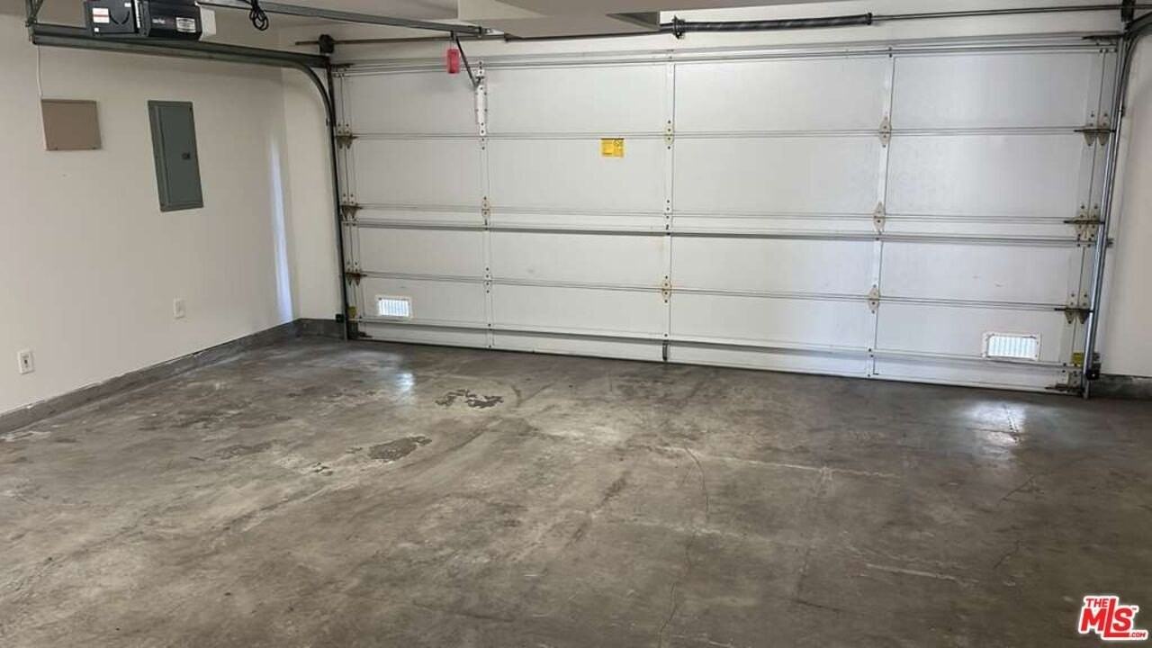 800 Hampton Drive #H - Photo 5 of 15