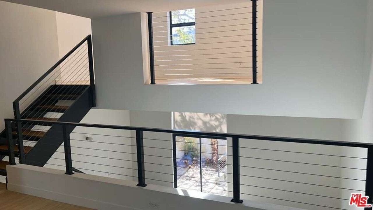 800 Hampton Drive #H - Photo 7 of 15