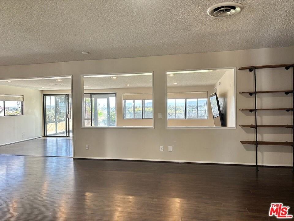 16312 Itasca Street - Photo 5 of 39