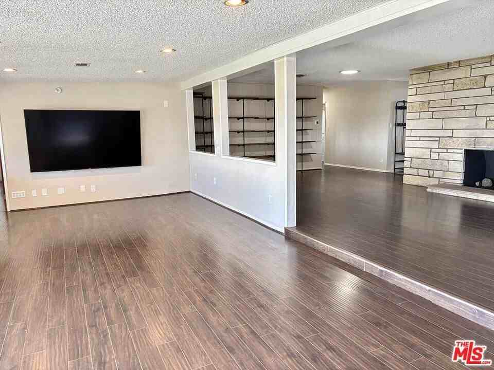 16312 Itasca Street - Photo 7 of 39