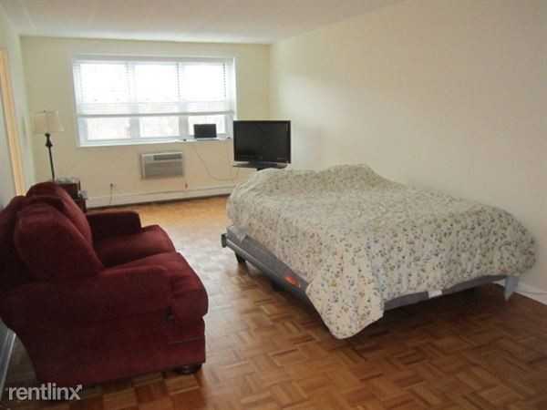 Hyde Park - Photo 3 of 6