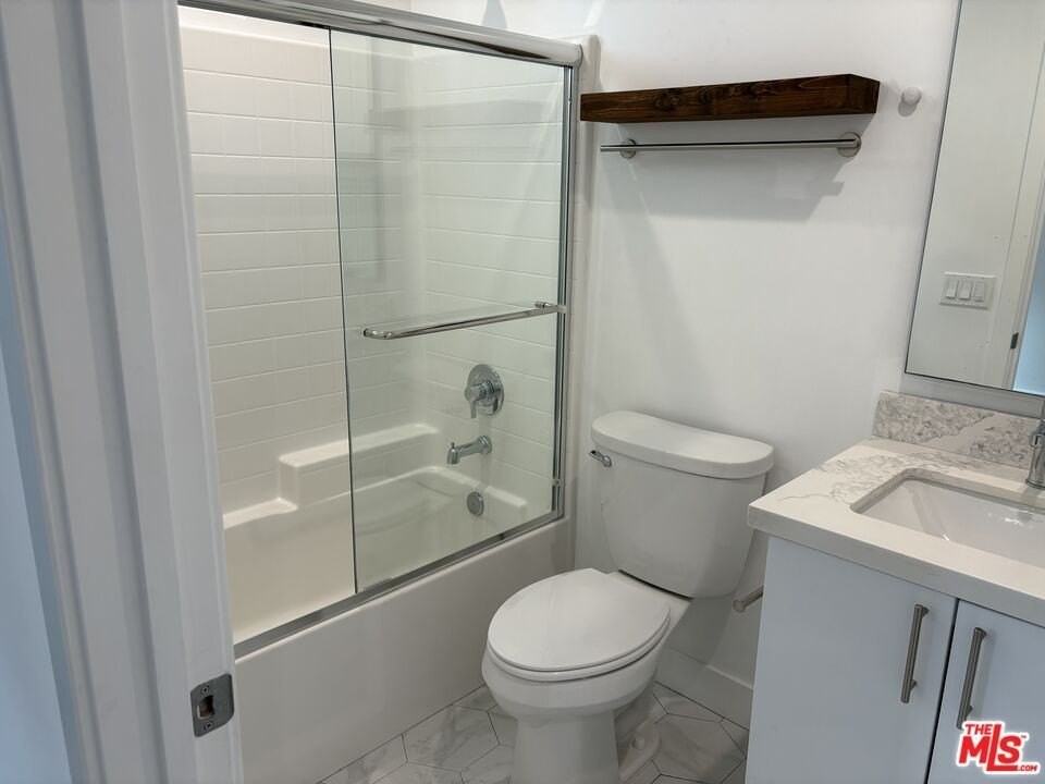 857 Hyperion Avenue - Photo 4 of 25