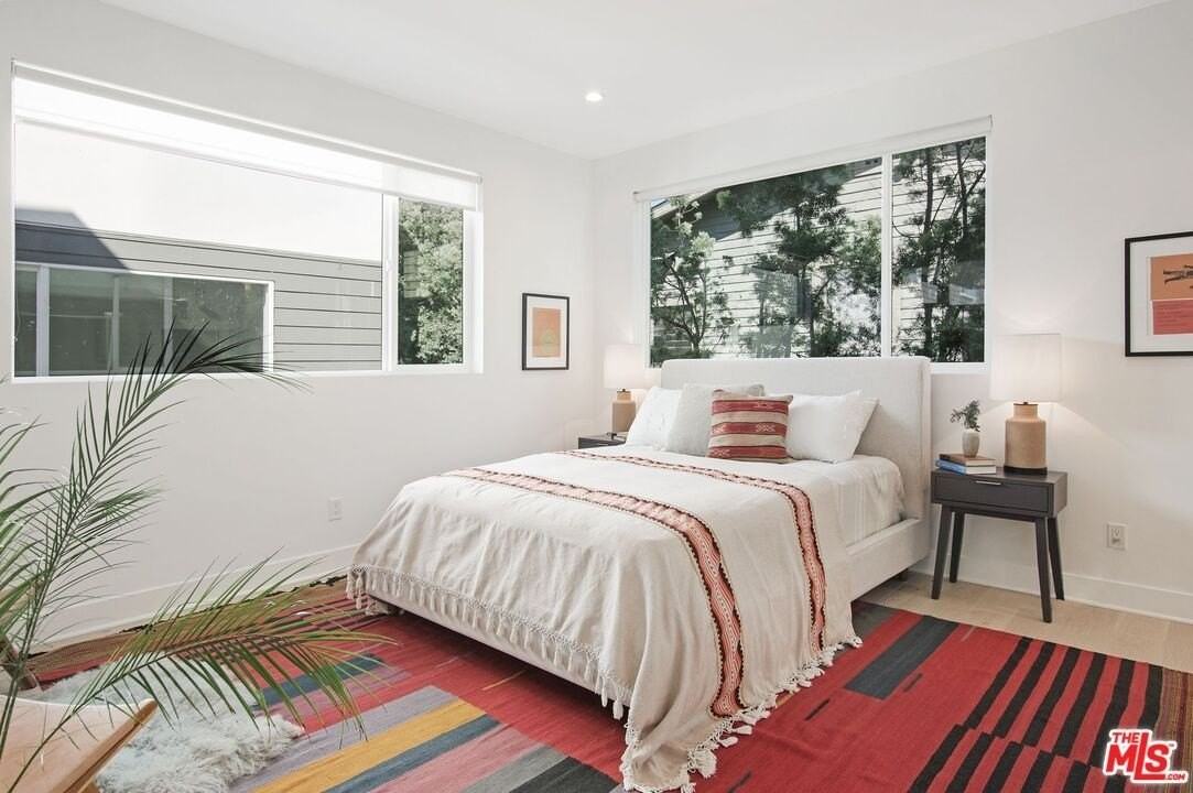 857 Hyperion Avenue - Photo 6 of 25