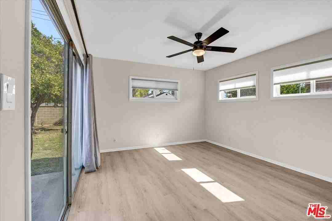 7022 Cantaloupe Ave - Photo 3 of 20
