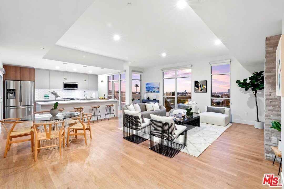 8017 8017 W NORTON Ave unit: Ph3 #PH3 - Photo 3 of 23