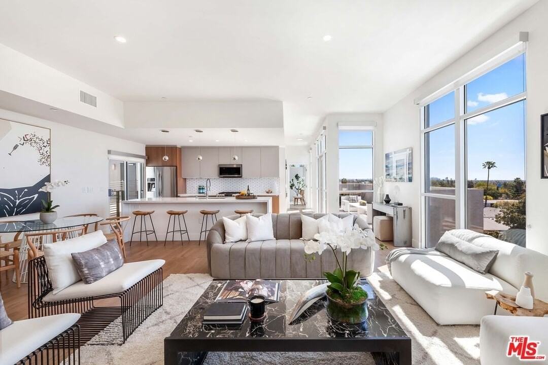 8017 8017 W NORTON Ave unit: Ph3 #PH3 - Photo 4 of 23