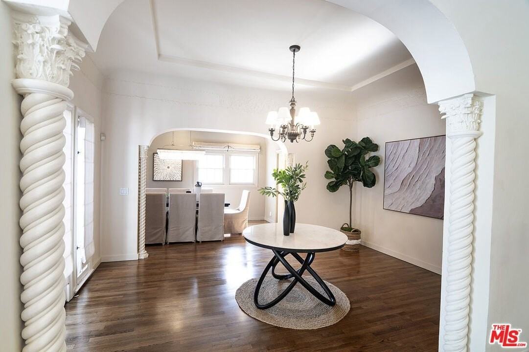 131 South Martel Avenue - Photo 4 of 50