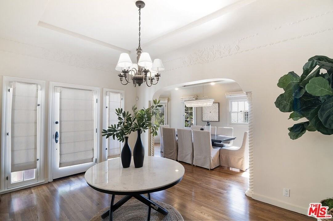 131 South Martel Avenue - Photo 5 of 50