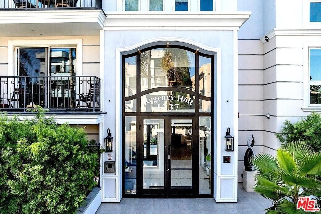 1249 South Holt Avenue #202 - Photo 2 of 30