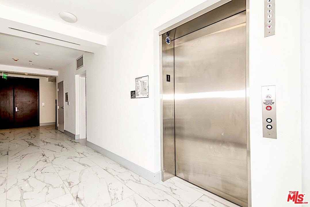 1249 South Holt Avenue #202 - Photo 3 of 30