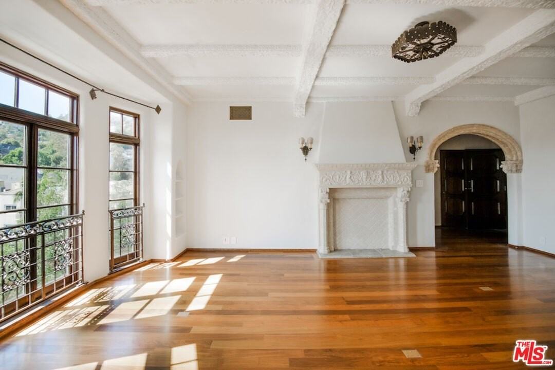 1302 North Sweetzer Avenue #402