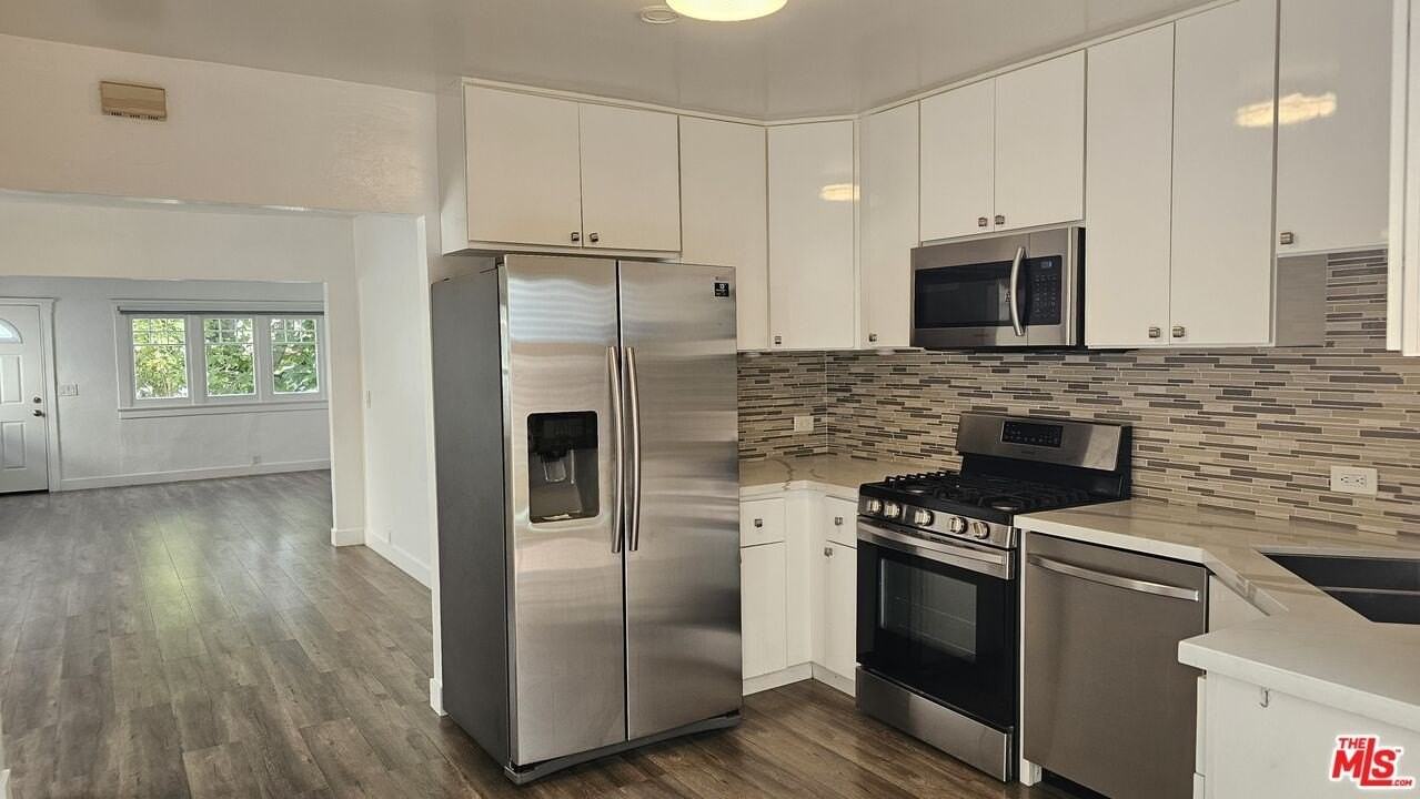 1209 North Genesee Avenue - Photo 6 of 16