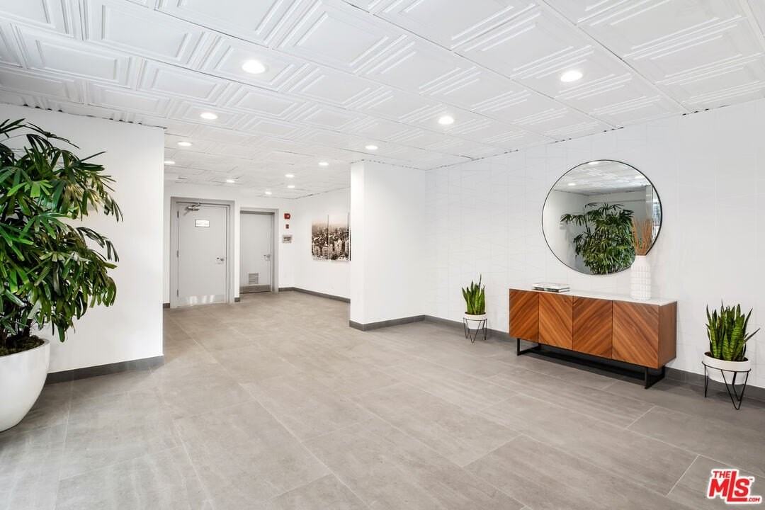 960 Larrabee Street #214 - Photo 5 of 24