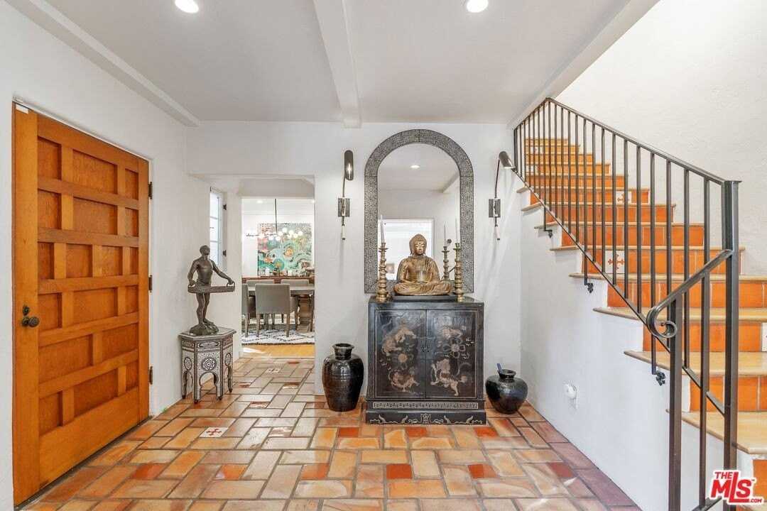 1643 Queens Road - Photo 4 of 44