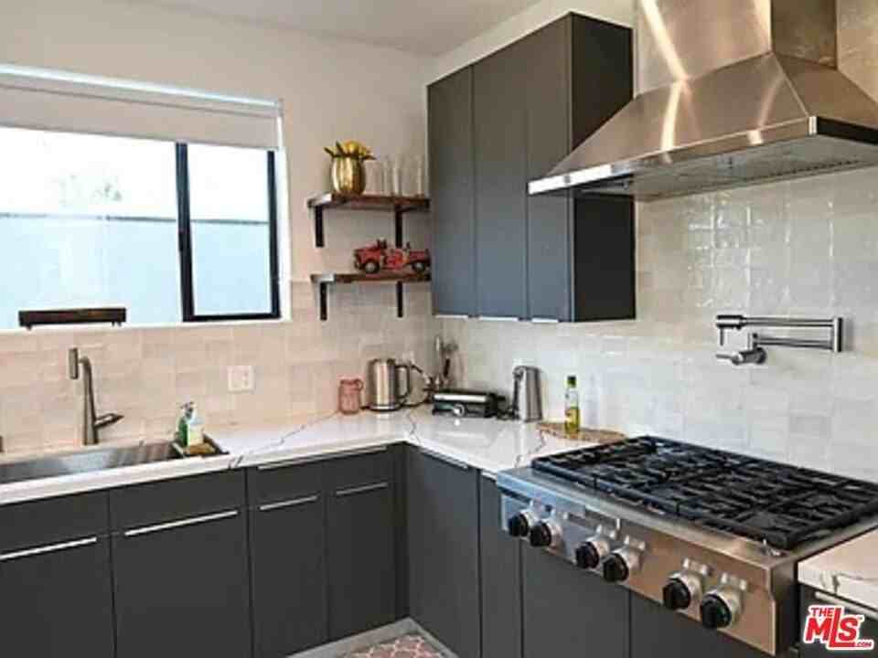 1410 Coronado Terrace - Photo 4 of 27