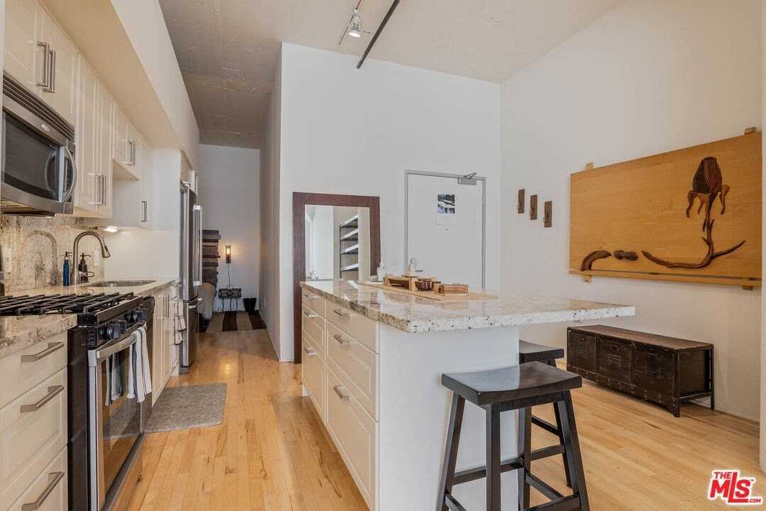 420 South San Pedro Street #423 - Photo 5 of 26