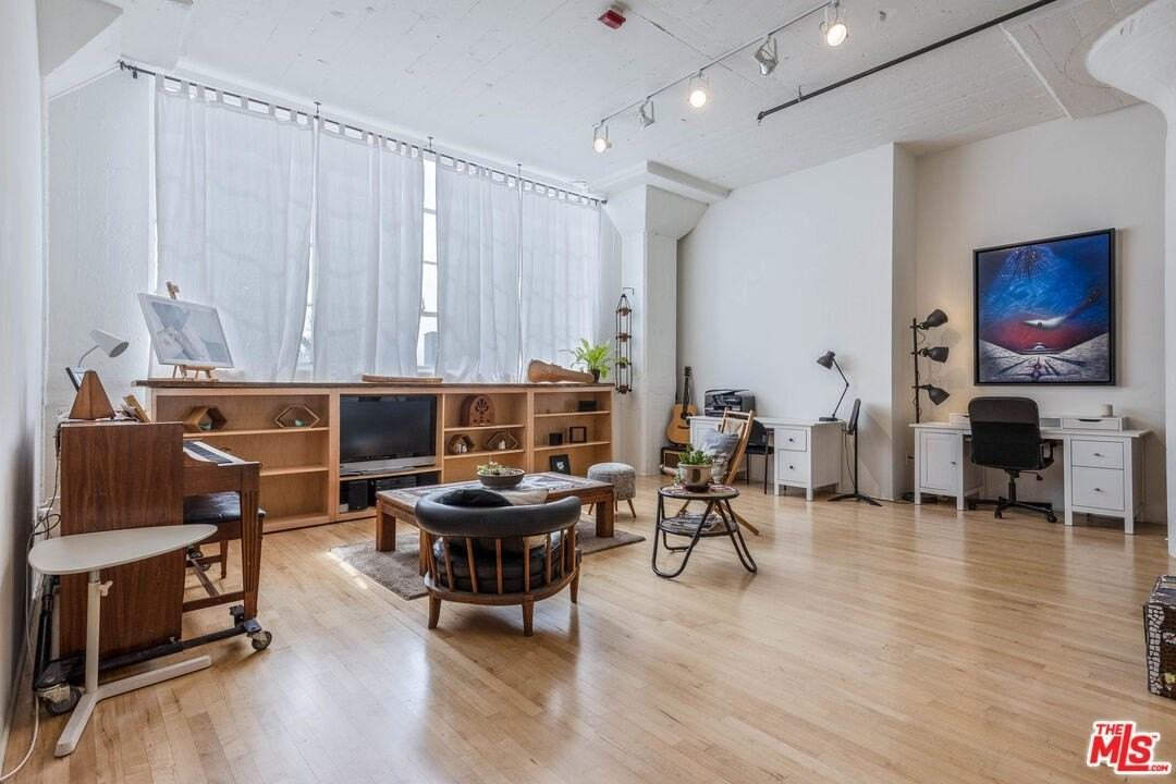 420 South San Pedro Street #423 - Photo 6 of 26