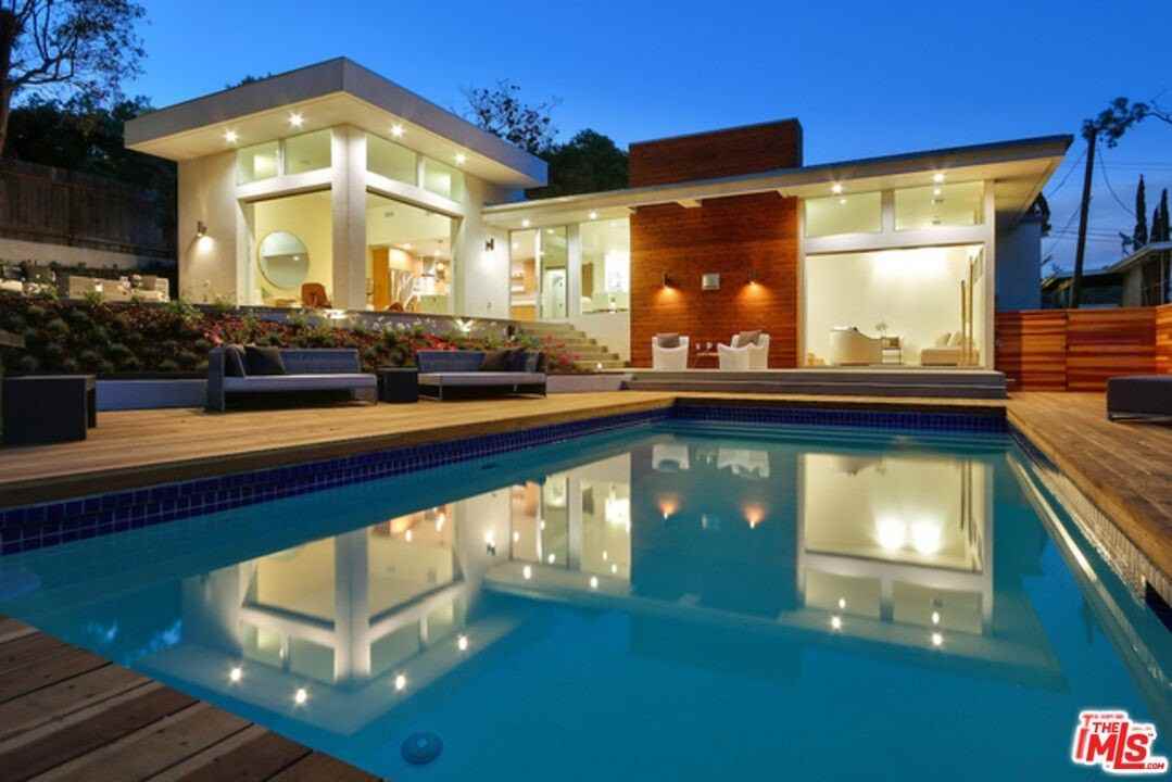 10486 Sandall Ln - Photo 3 of 33