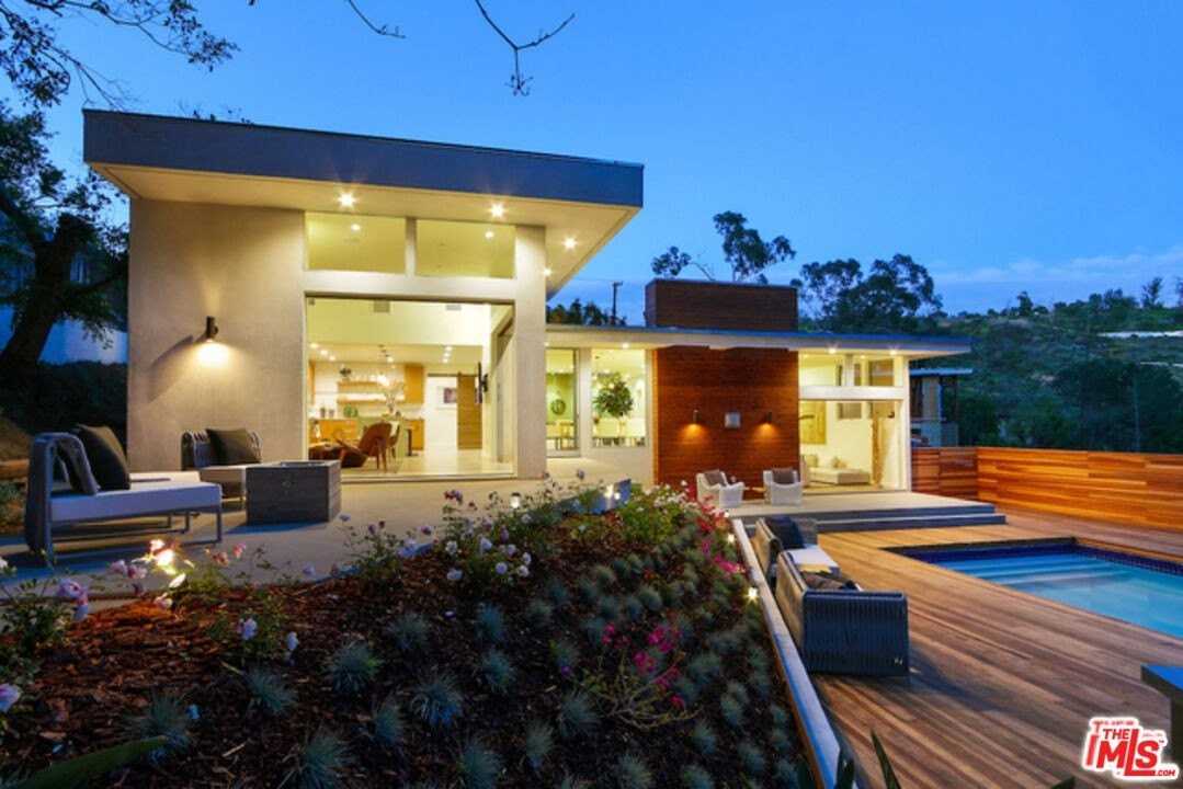 10486 Sandall Ln - Photo 5 of 33