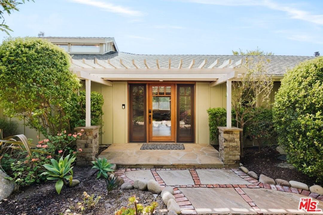 6945 Whitesands Place - Photo 3 of 29