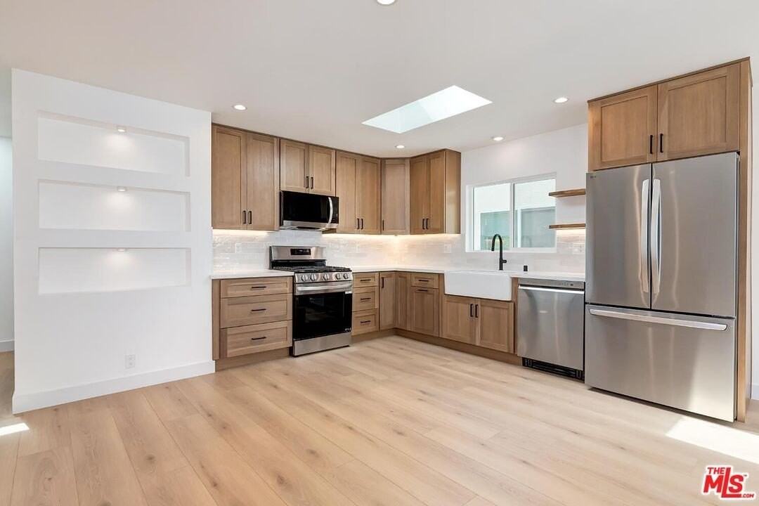 3431 Edgehill Drive - Photo 4 of 17