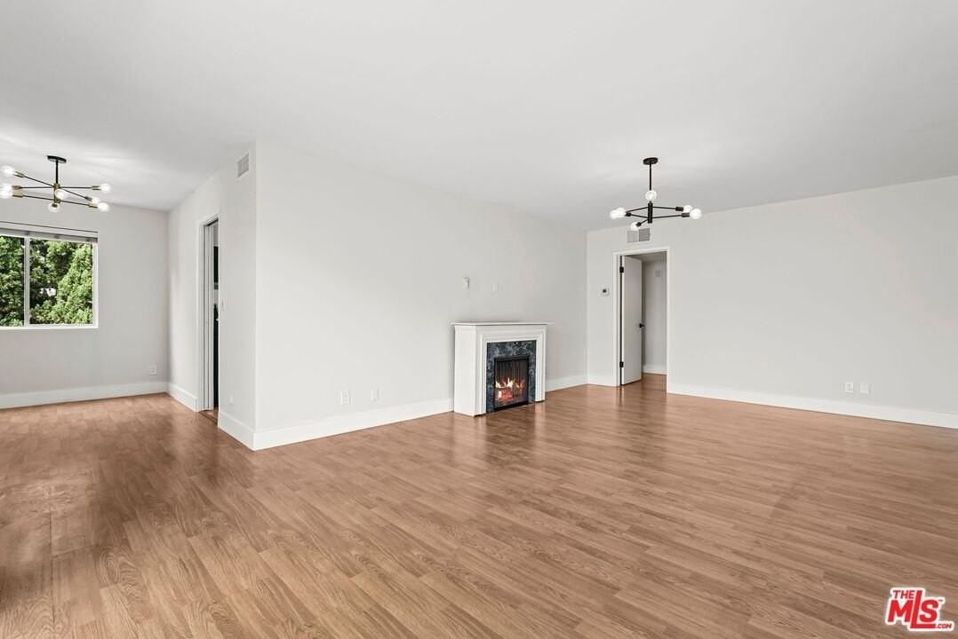 1031 North Laurel Avenue #6