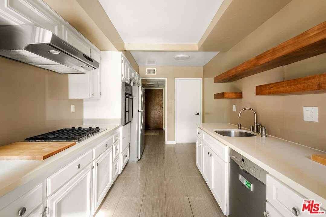 1944 Glendon Avenue #309 - Photo 7 of 30