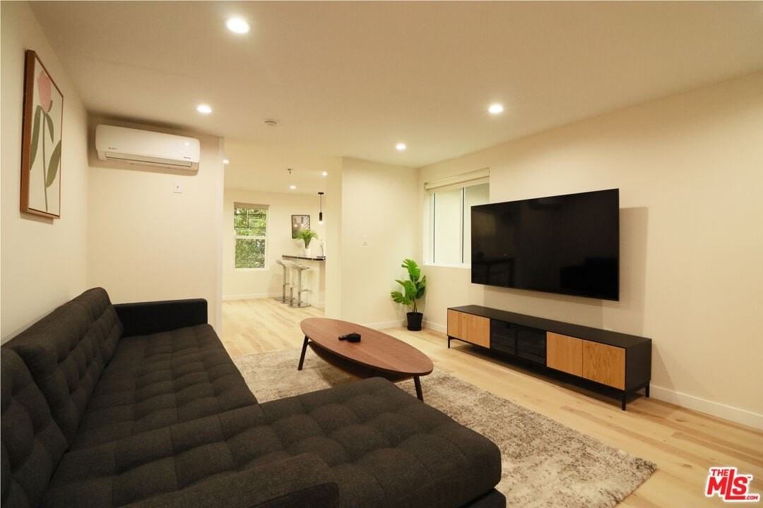 9042 Phyllis Avenue #B - Photo 3 of 35