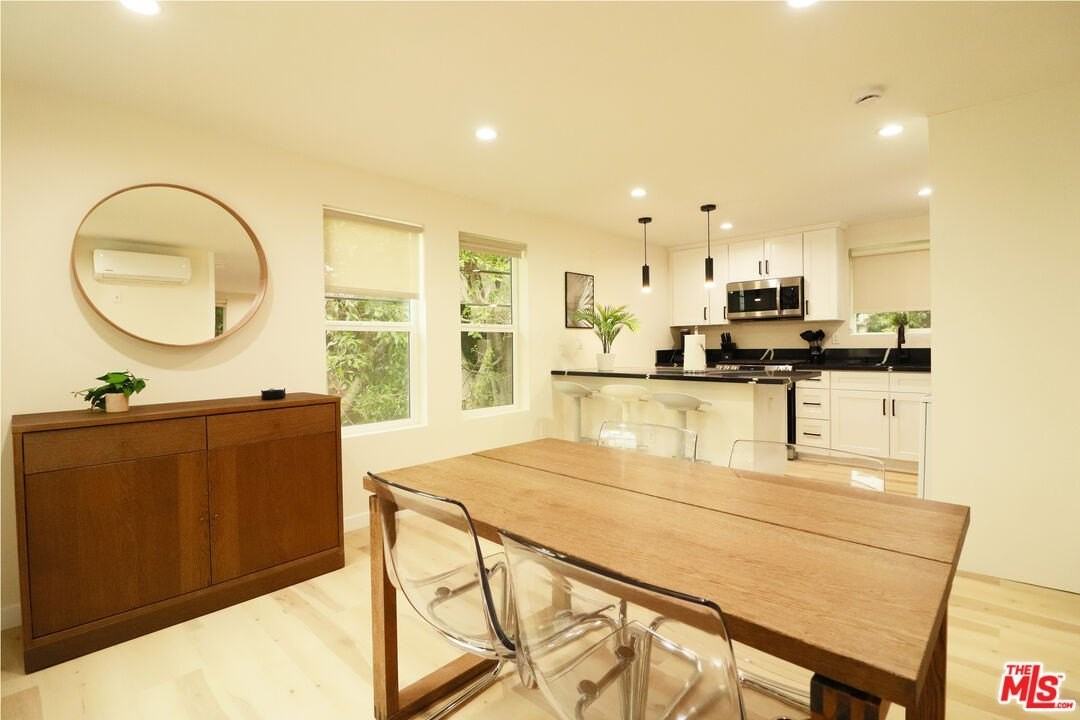 9042 Phyllis Avenue #B - Photo 5 of 35