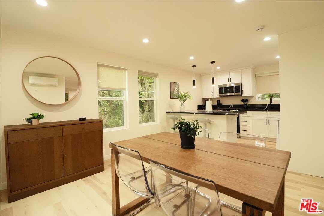 9042 Phyllis Avenue #B - Photo 6 of 35