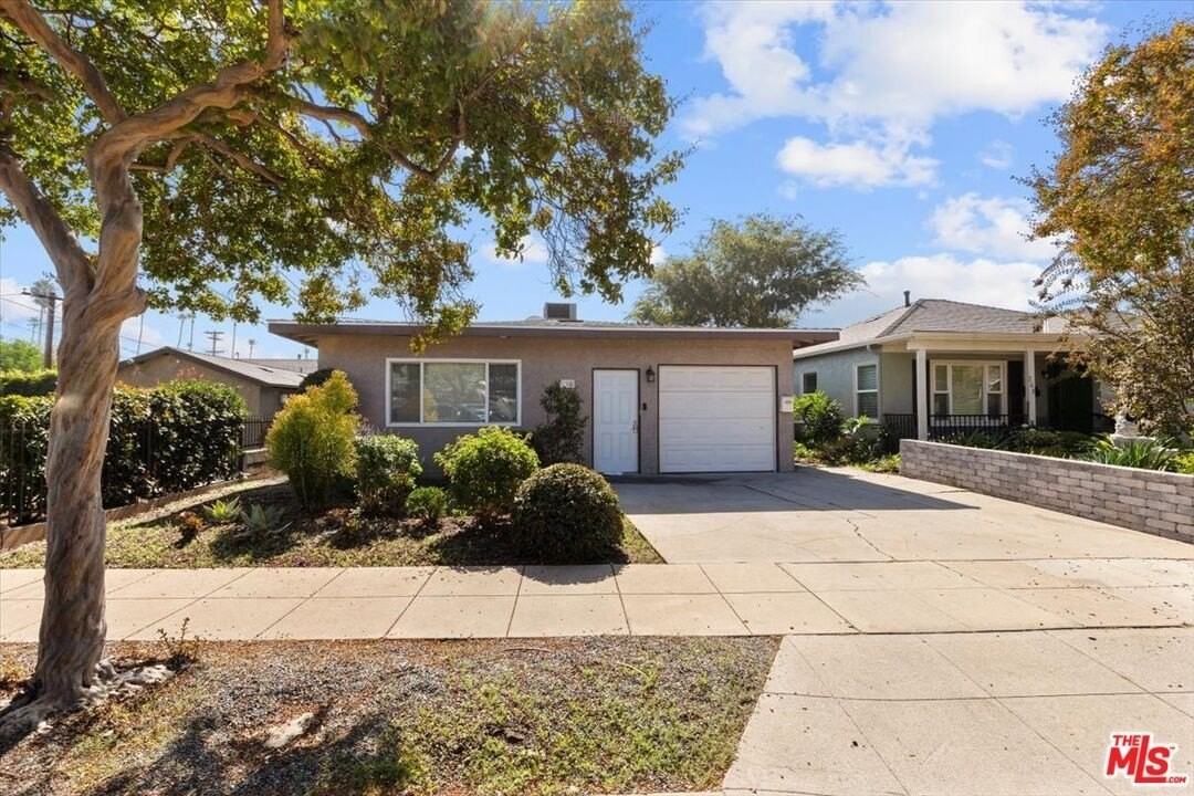 262 Macdonald St - Photo 3 of 26