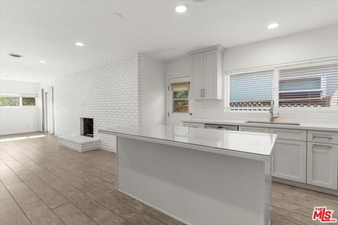 262 Macdonald St - Photo 5 of 26