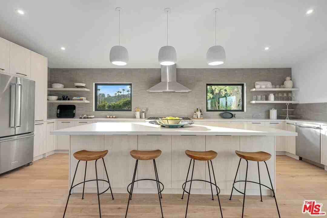 8400 Edwin Dr - Photo 6 of 46