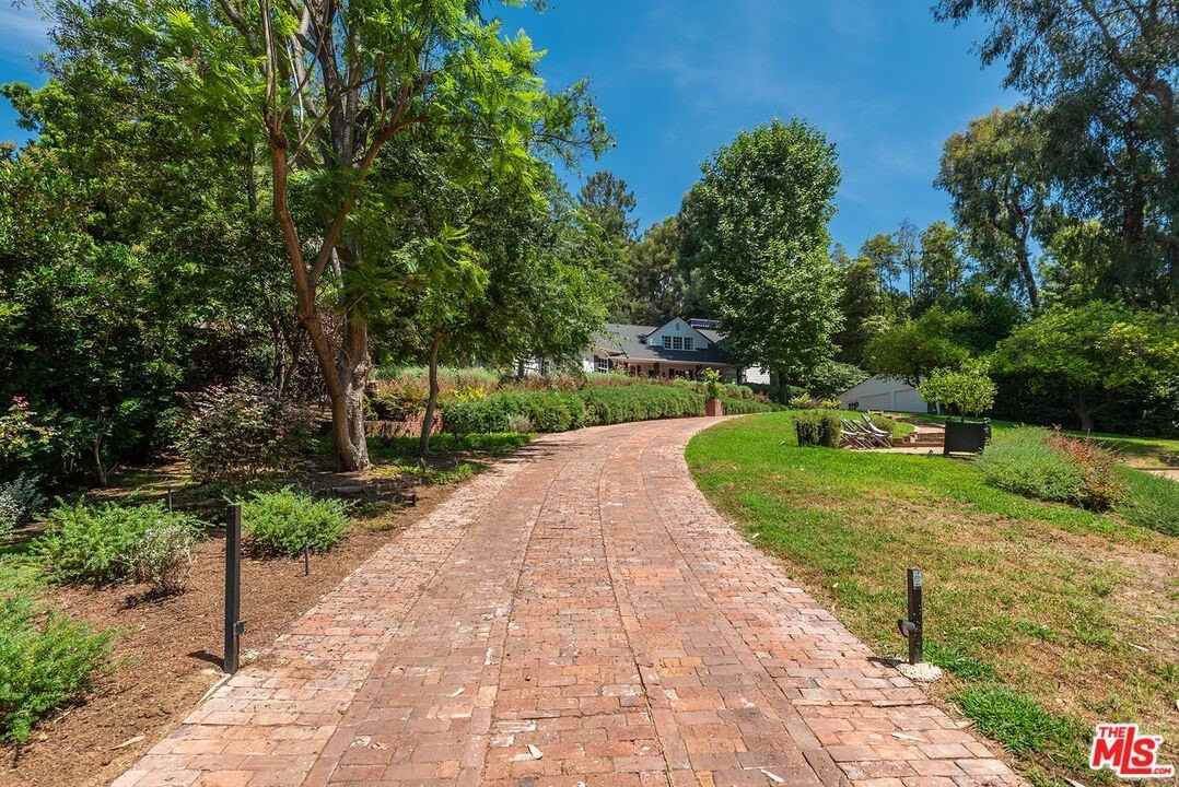 9305 Hazen Drive - Photo 4 of 50