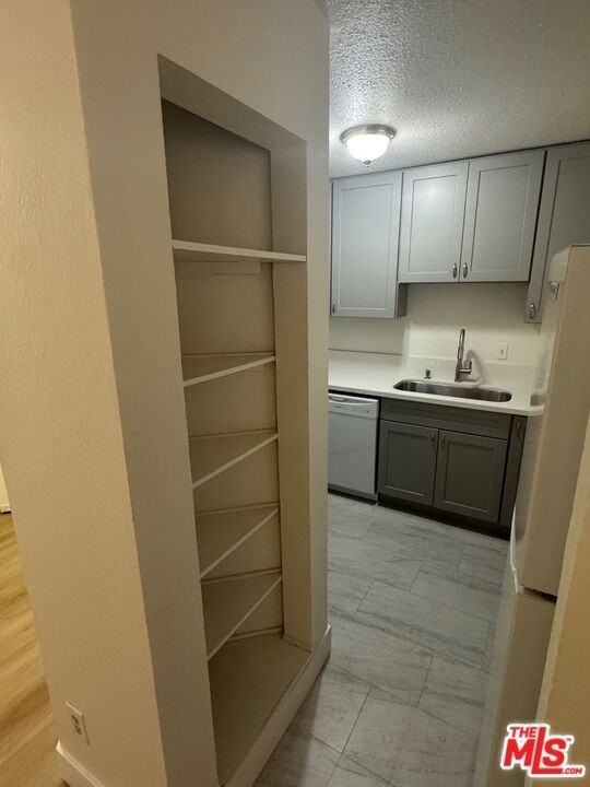 428 South Grand View Street - Photo 6 of 29