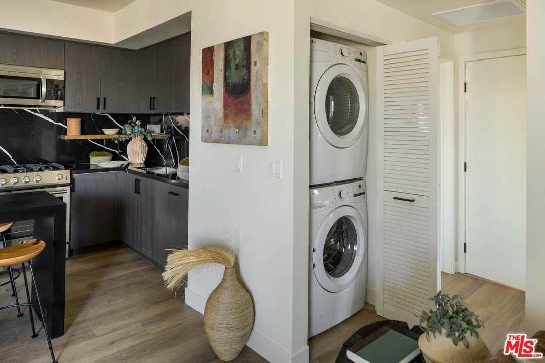 1110 South Spaulding Avenue #102 - Photo 4 of 13