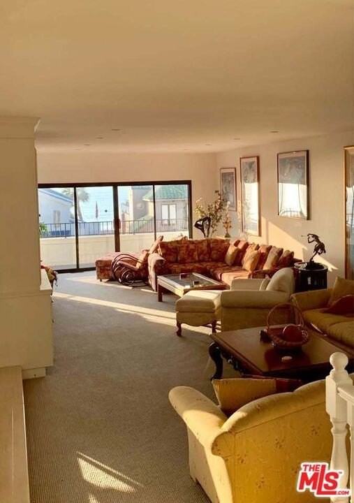 201 Redlands St - Photo 4 of 28